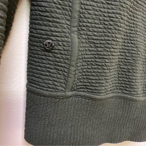 Lululemon On Repeat Bomber - Picture 11 of 12